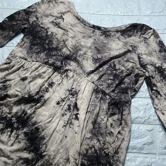 Black Tie-dye Lace Detail Top Long Flare Sleeve Cross Back Tunic - Picture 7 of 10